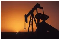 Se inicia reunión de países productores de petróleo en Argel - 26/09/2016 8 pozo de extracción de petróleo